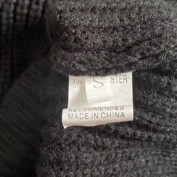 New ROMWE Black Turtle Neck Sweater! - Picture 3 of 3